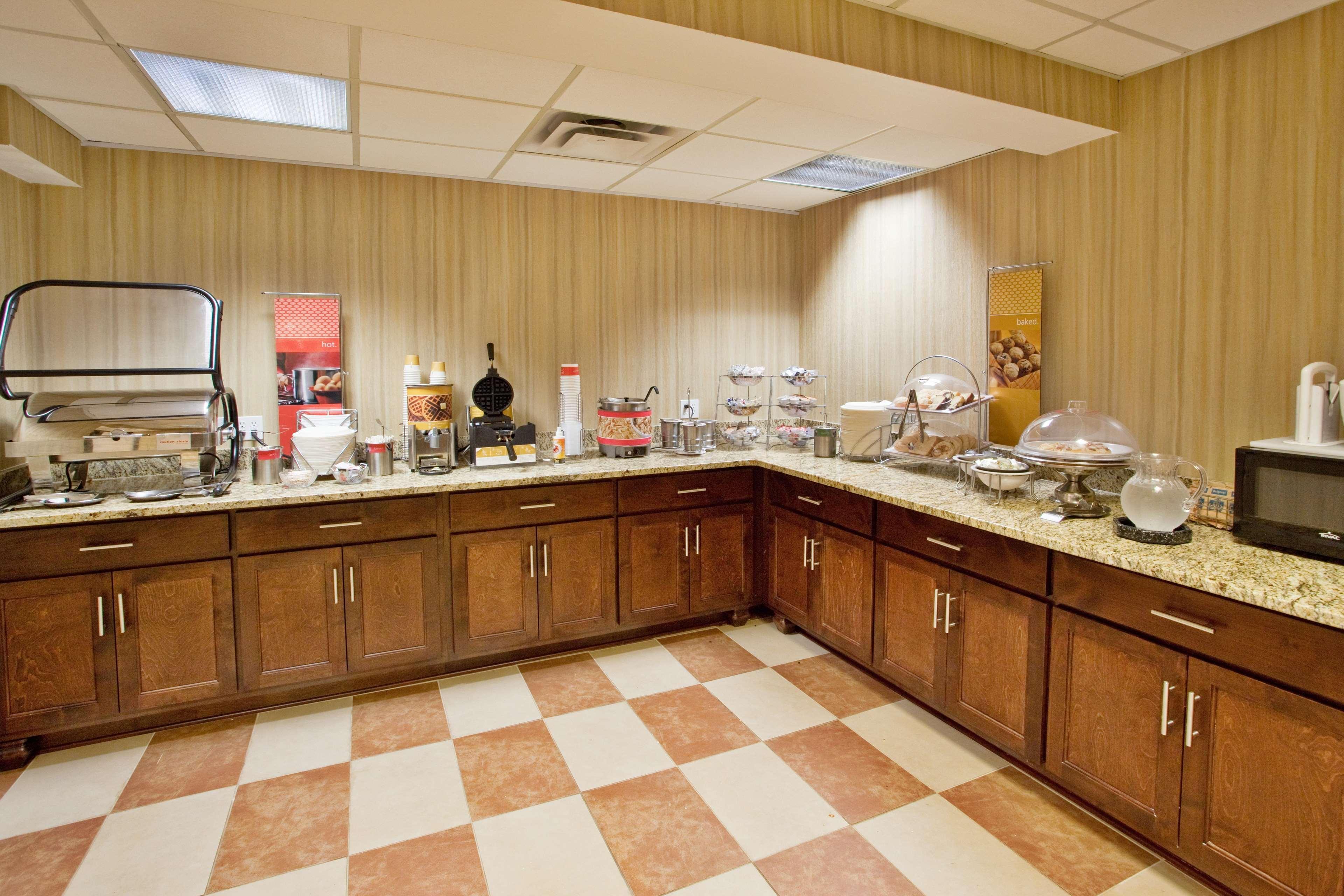 Hampton Inn Commerce Buitenkant foto