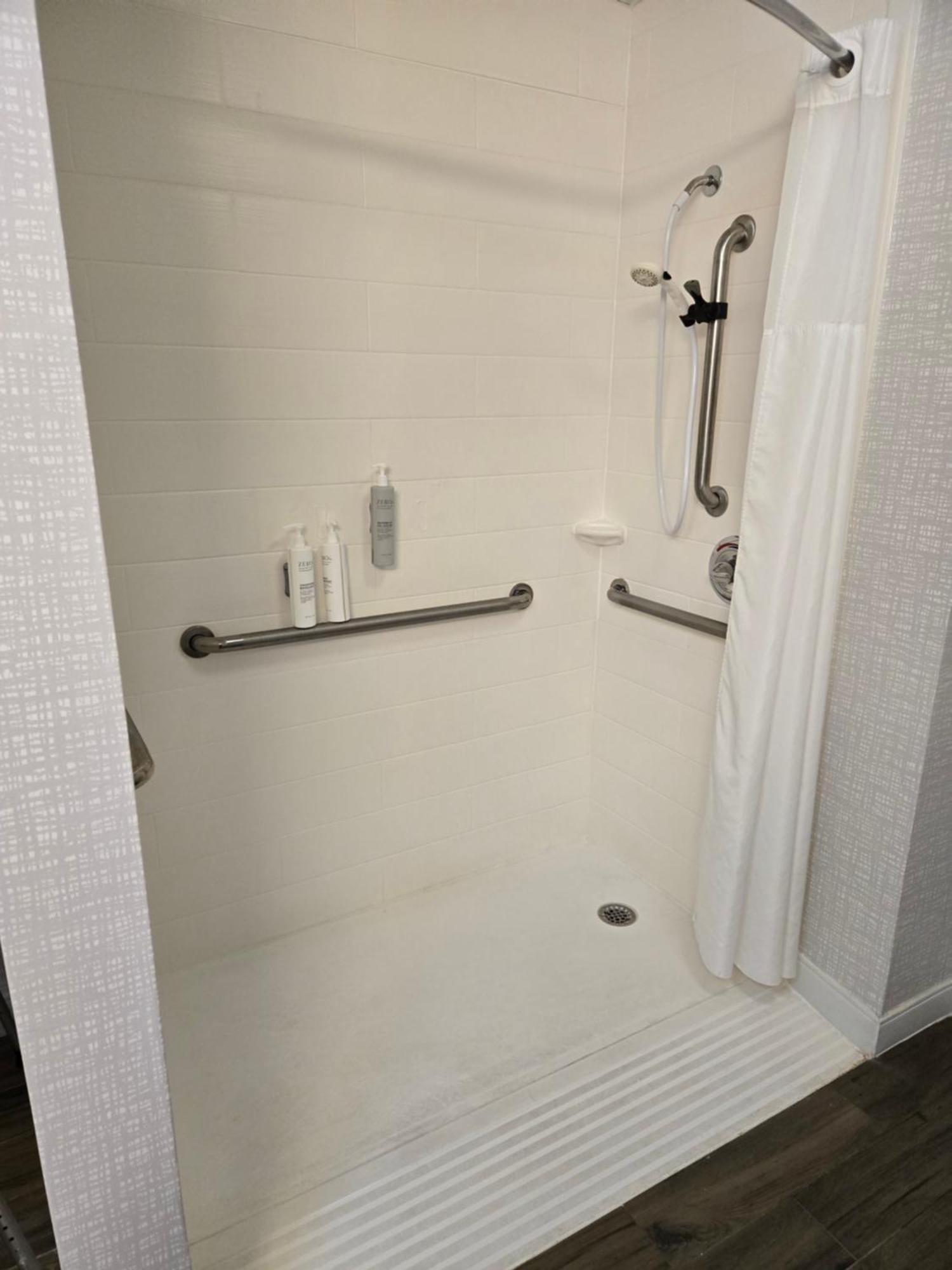Hampton Inn Commerce Buitenkant foto