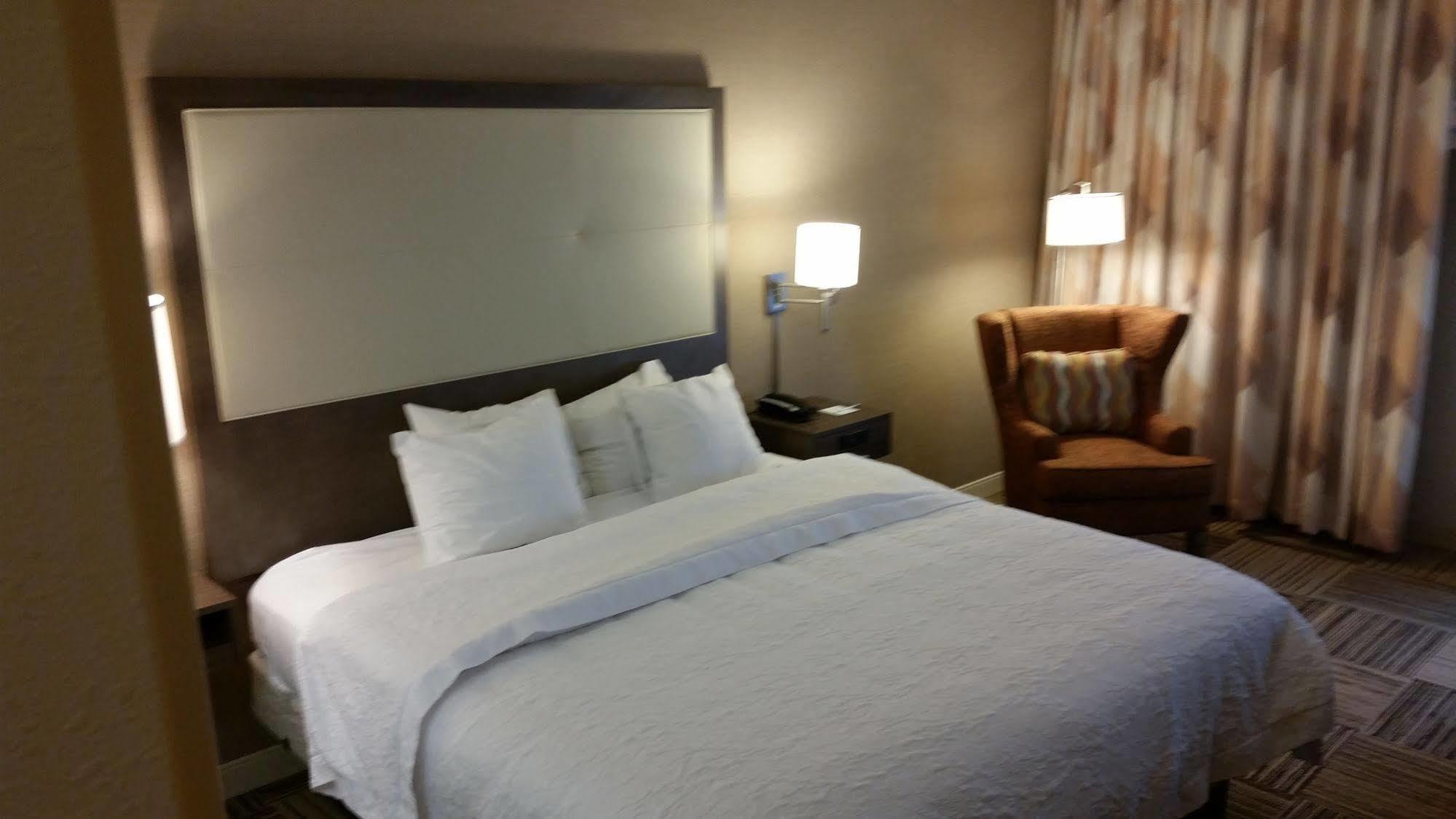 Hampton Inn Commerce Buitenkant foto